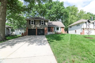 8922 Hadley St, Overland Park, KS 66212