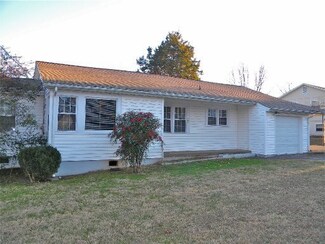1040 W Parkway Ave, Knoxville, TN 37912