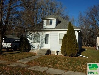 611 E 10th St, Alton, IA 51003