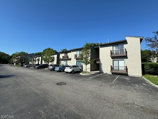 410 Spruce Hills Dr Unit 410, Glen Gardner, NJ 08826