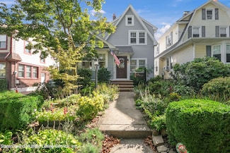 301 Hart Ave, Staten Island, NY 10310