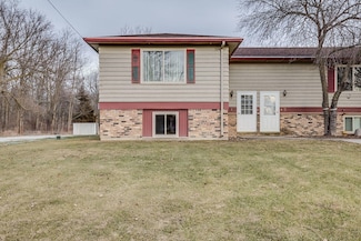720 Lakeview Dr, Salem Lakes, WI 53170