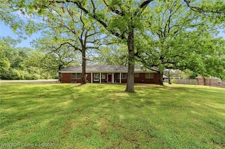 818 N Cedar Ave, Alma, AR 72921