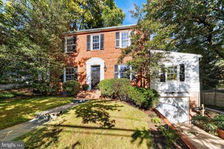 2729 S Arlington Ridge Rd, Arlington, VA 22202