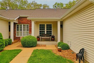 552 Oak Ridge Trails Ct, Ballwin, MO 63021
