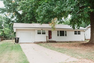 2304 S Kings Ave, Springfield, MO 65807