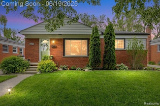 19900 Alger St, Saint Clair Shores, MI 48080