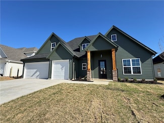 2710 Eris Ave, Lowell, AR 72745