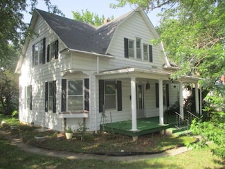 340 W Pine St, Junction City, KS 66441