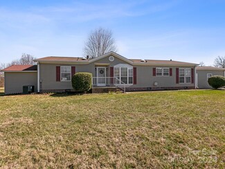 208 Red Birch Ct, Hendersonville, NC 28739