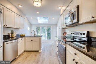 6864 Mclean Province Cir, Falls Church, VA 22043