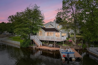 11 Bayside Dr, Wales, MA 01081