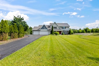 S38W32310 Green Briar Rd, Waukesha, WI 53189