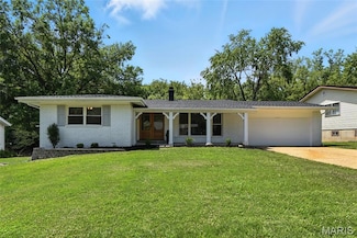 15282 Springrun Dr, Chesterfield, MO 63017