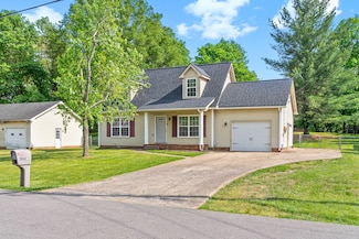 1564 Barrett Dr, Clarksville, TN 37043