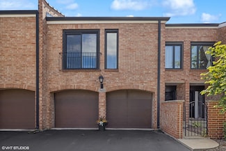 19W255 Governors Trail Unit 10, Oak Brook, IL 60523