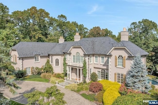 248 Hidden Pond Path, Franklin Lakes, NJ 07417