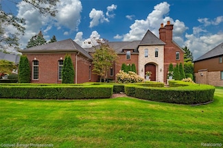 3755 Walnut Brook Dr, Rochester Hills, MI 48309