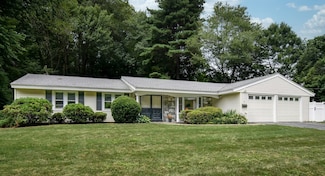 9 Larnis Rd, Framingham, MA 01701