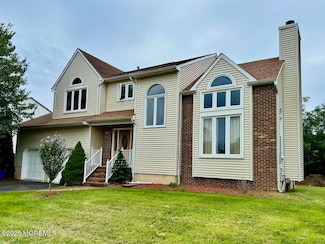 14 Fisher Dr, Hillsborough, NJ 08844