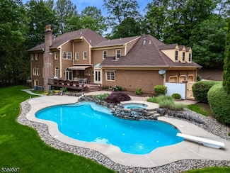 10 Beacon Hill Dr, Chester, NJ 07930