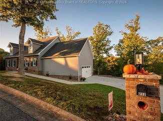 212 Hyde Park Rd, Winfield, WV 25213