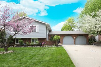 805 Chateaugay Ave, Naperville, IL 60540