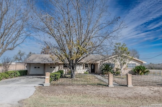 414 Texas 173, Devine, TX 78016