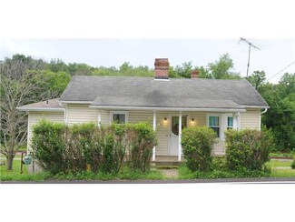 1132 Venetia Rd, Eighty Four, PA 15330