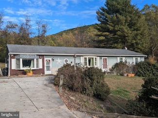 1986 Newport Rd, Newport, PA 17074