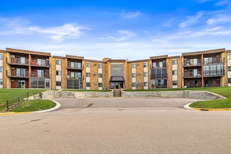 2690 Oxford St N Unit 227, Roseville, MN 55113