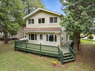1324 W Green Lake Dr, West Bend, WI 53090