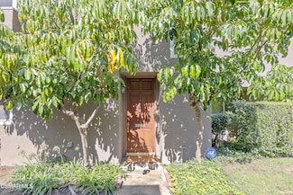 18134 Killion St Unit 2, Tarzana, CA 91356