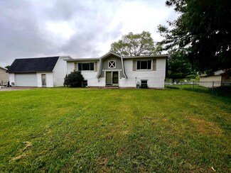 52420 Susan Ln, Dowagiac, MI 49047
