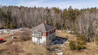 206 Main Rd, Islesboro, ME 04848