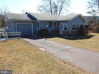 11 Clarryan St, Tamaqua, PA 18252