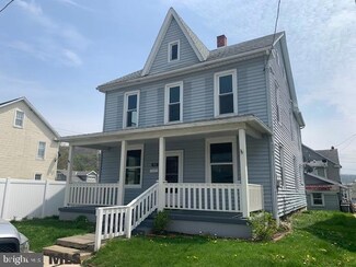 114 School St, Burnham, PA 17009