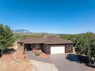 1572 N Canyon Trails Dr, Dammeron Valley, UT 84783