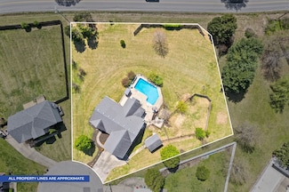 580 Mountain View Dr, Clarksville, TN 37043
