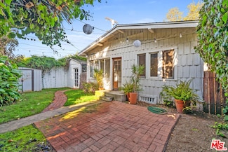 691 Santa Clara Ave, Venice, CA 90291