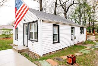 1238 S Forest Dr, Muskegon, MI 49442