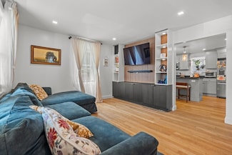 100 Ashland St, Lynn, MA 01905