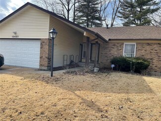 12425 Jerries Ln, Florissant, MO 63033