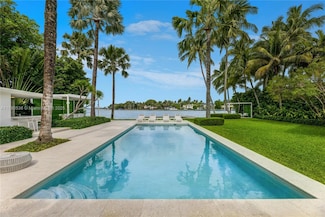 6380 N Bay Rd, Miami Beach, FL 33141