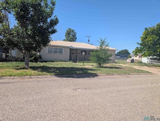 303 W 16th St, Portales, NM 88130