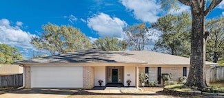 1102 Kensington Ct, Longview, TX 75605
