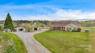 139 Grassy Fields Dr, Marshall, NC 28753