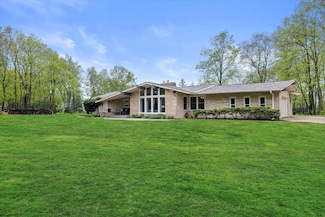 8445 S 44th St, Franklin, WI 53132