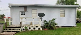 601 W Oakland Unit B Ave, Seadrift, TX 77983