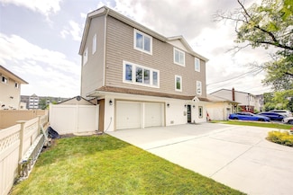 615 Pearl St, Oceanside, NY 11572